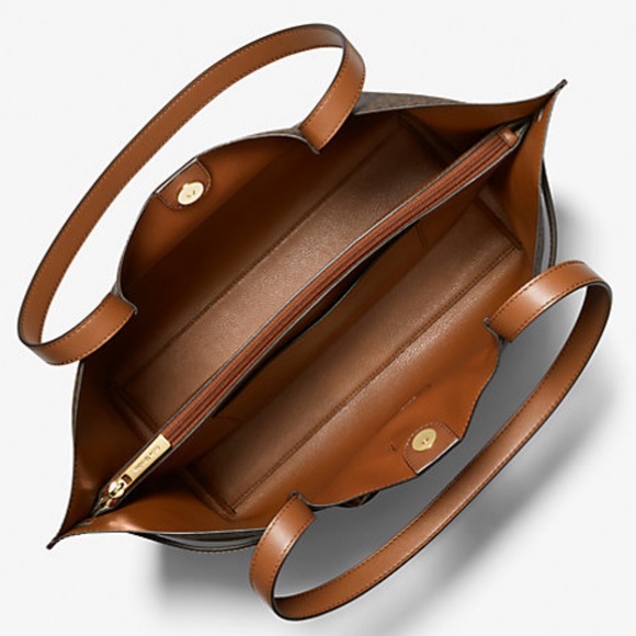 MICHAEL KORS 
Emilia Large Logo Tote Bag BROWN SIGNATURE COLOR - Picture 13 of 15